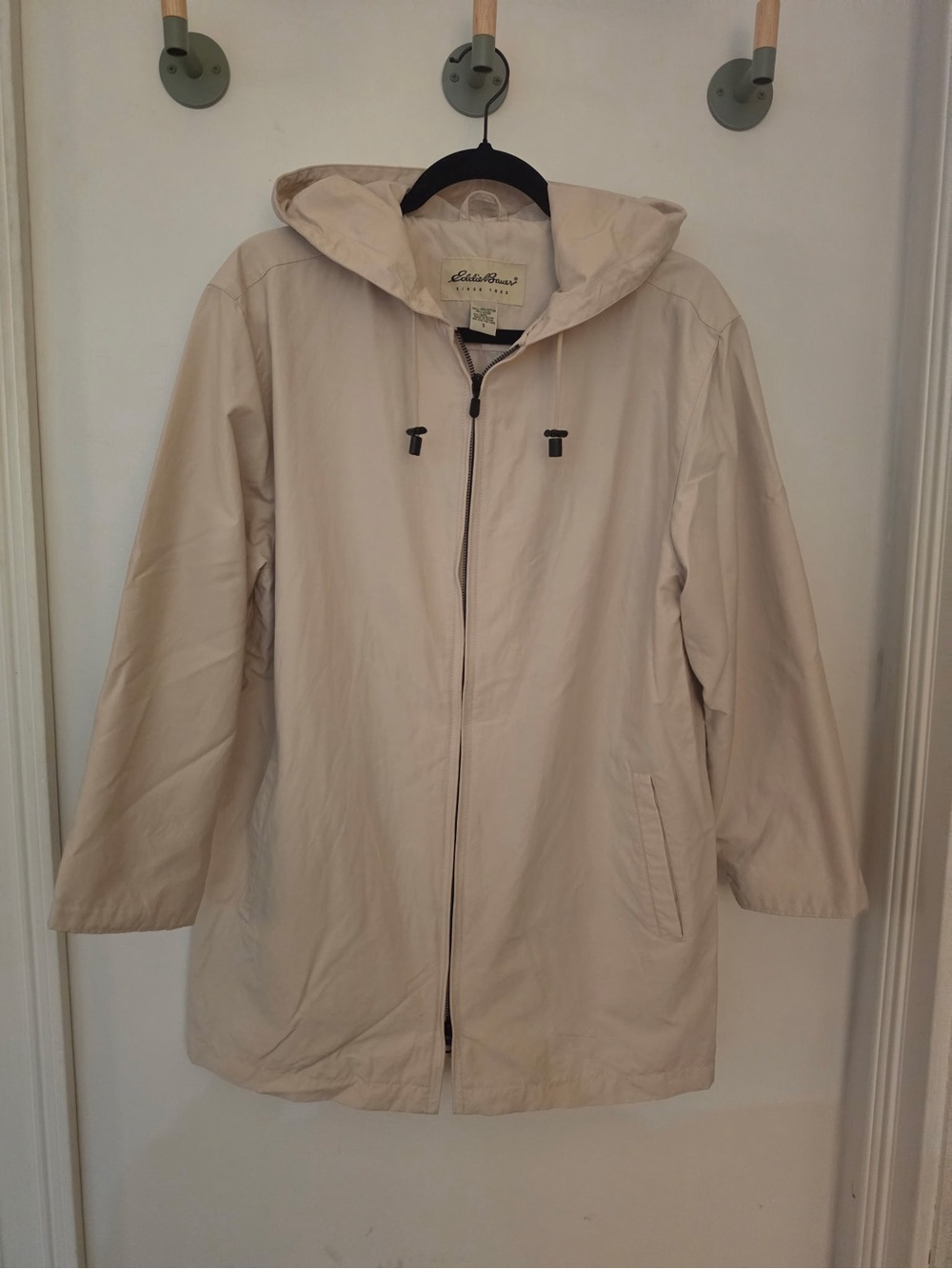 Eddie Bauer Women's Cream Hooded Rain Jacket